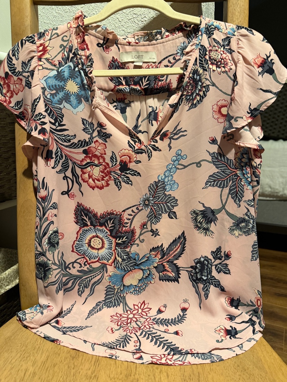 LOFT Pink Floral Flutter Sleeve Blouse sz MP